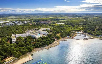 Zkrácená dovolená s dopravou a polopenzí v hotelu Delfin