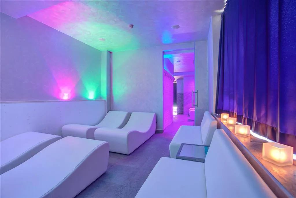 Hotel Ferretti Beach