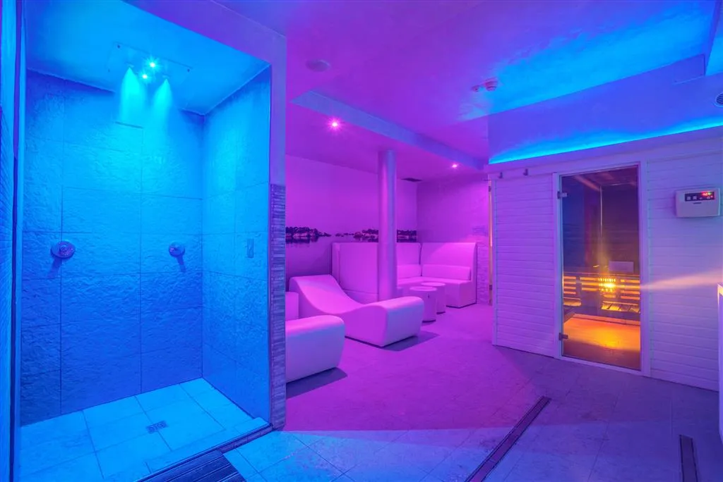 Hotel Ferretti Beach