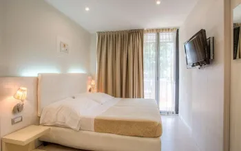 Hotel Ferretti Beach