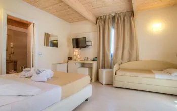 Hotel Ferretti Beach