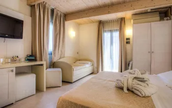 Hotel Ferretti Beach