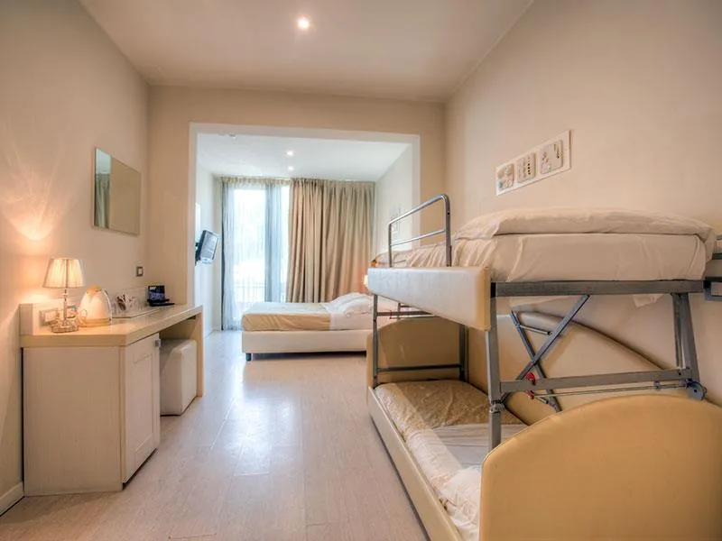 Hotel Ferretti Beach