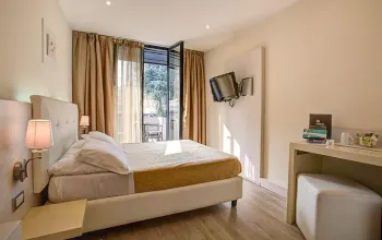 Hotel Ferretti Beach