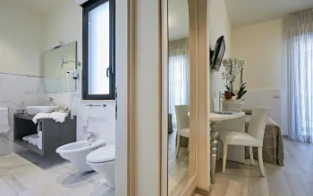 Hotel Athena