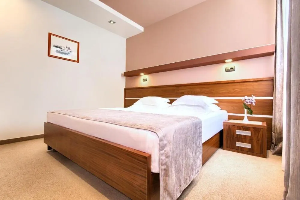 Hotel Plaža (Omiš)