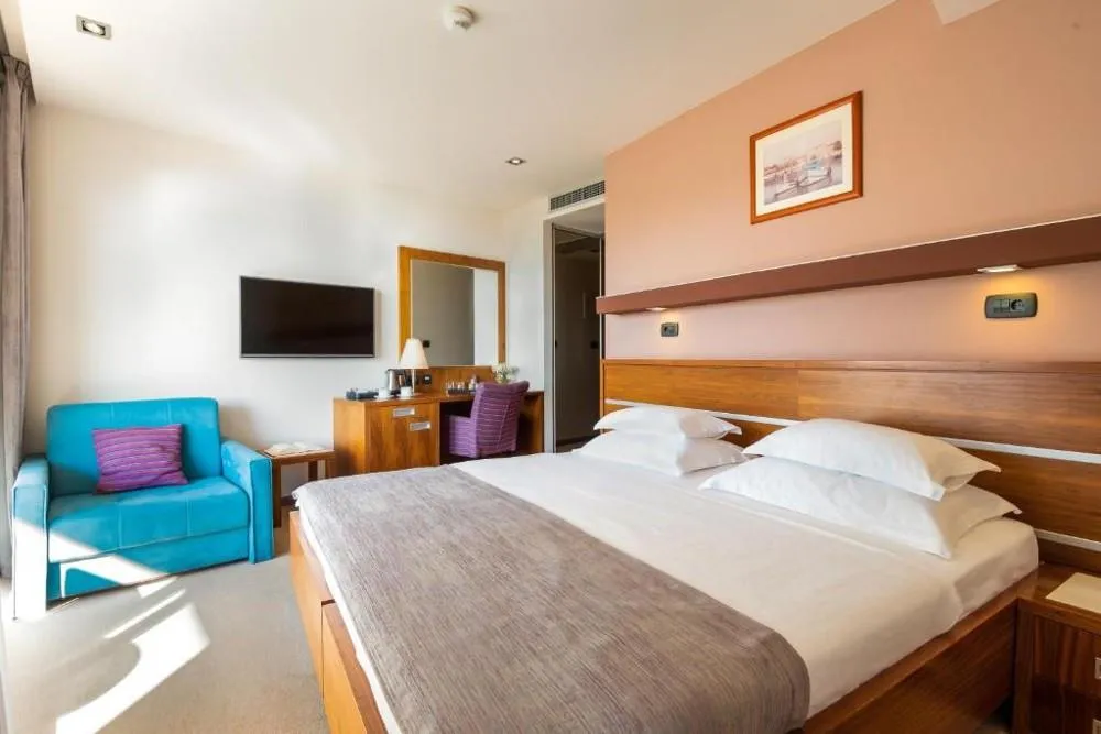 Hotel Plaža (Omiš)