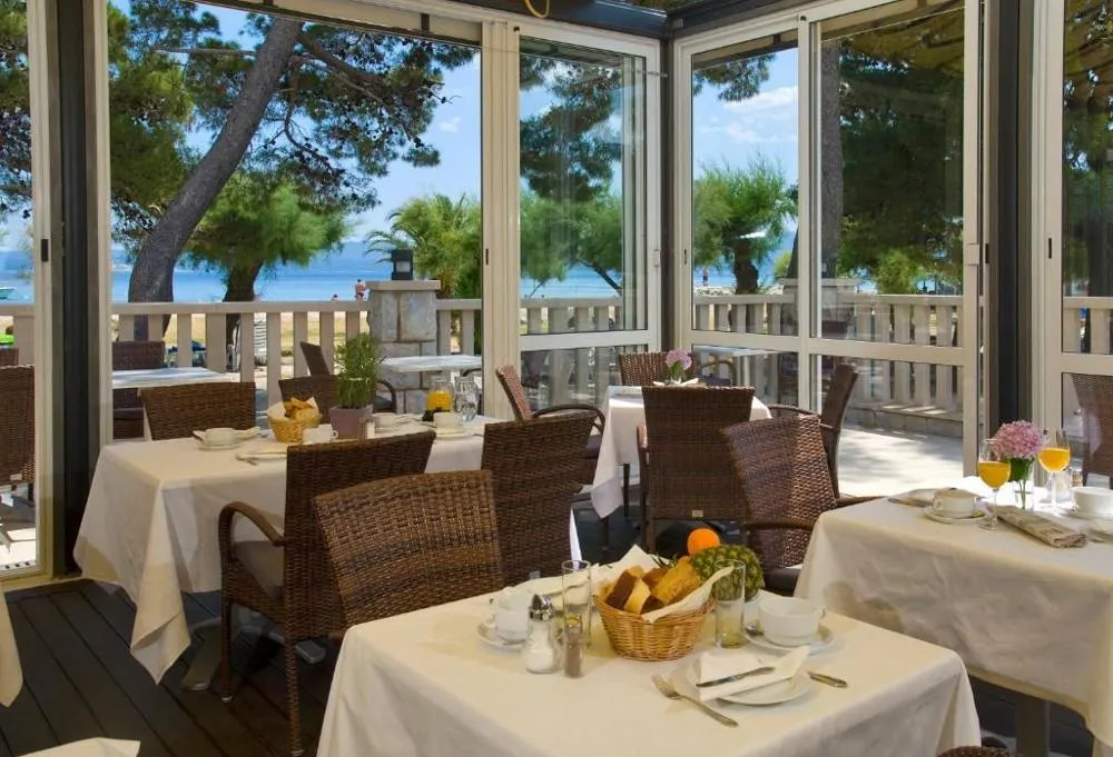 Hotel Plaža (Omiš)