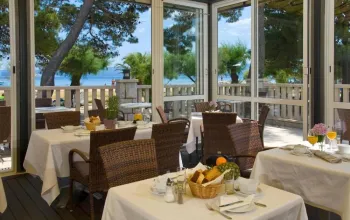 Hotel Plaža (Omiš)