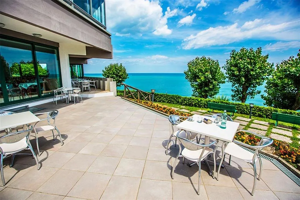 Hotel Capo Est