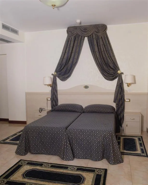 Hotel Caravelle
