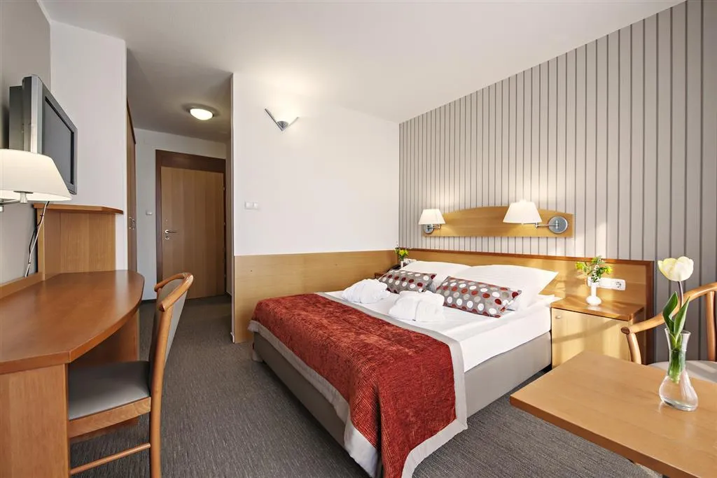 Wellness pobyt s dopravou a polopenzí ve slavných Terme 3000 – Hotel Termal