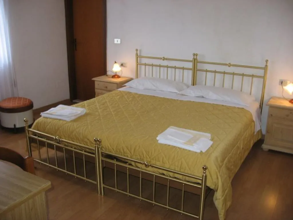 Hotel Bucaneve