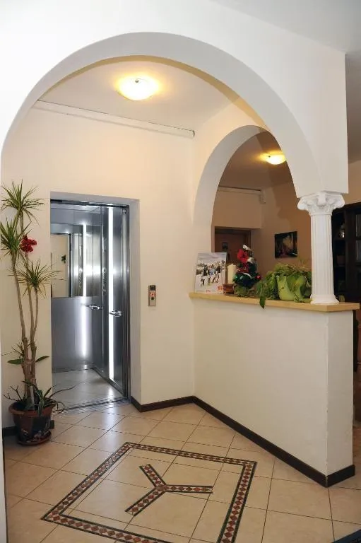 Hotel Bucaneve