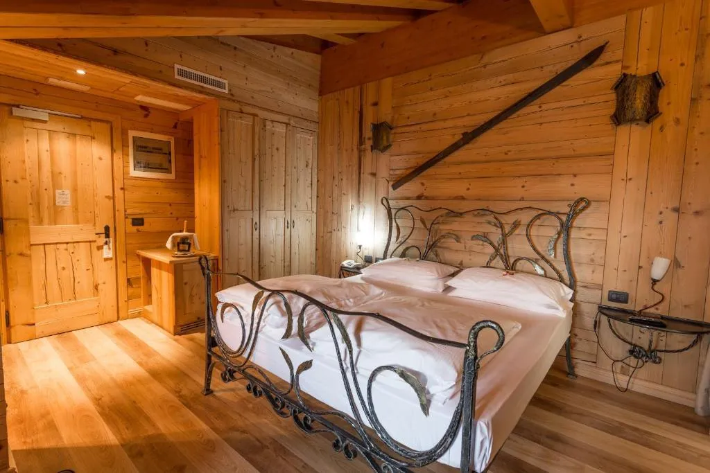 6denní zájezd (denní přejezd) s dopravou, polopenzí a skipasem v ceně – hotel Arisch