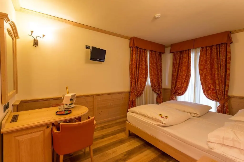 6denní zájezd (denní přejezd) s dopravou, polopenzí a skipasem v ceně – hotel Arisch