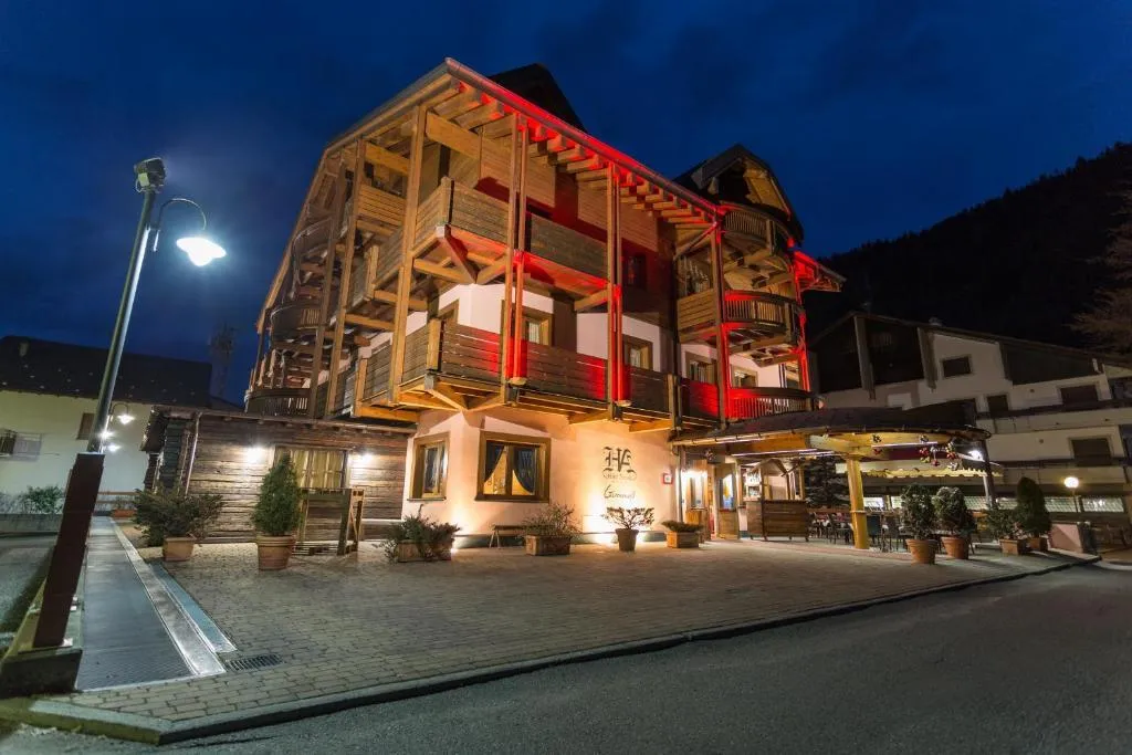 6denní zájezd (denní přejezd) s dopravou, polopenzí a skipasem v ceně – hotel Arisch