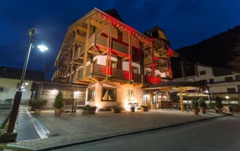 6denní zájezd (denní přejezd) s dopravou, polopenzí a skipasem v ceně – hotel Arisch