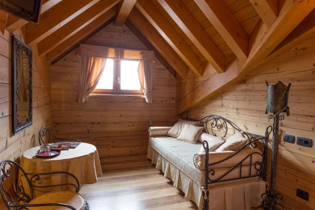 6denní zájezd (denní přejezd) s dopravou, polopenzí a skipasem v ceně – hotel Arisch
