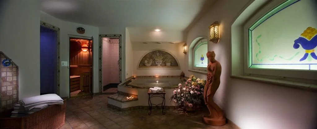 6denní zájezd (denní přejezd) s dopravou, polopenzí a skipasem ceně – hotel Miralago