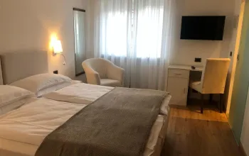 6denní zájezd (denní přejezd) s dopravou, polopenzí a skipasem ceně – hotel Miralago