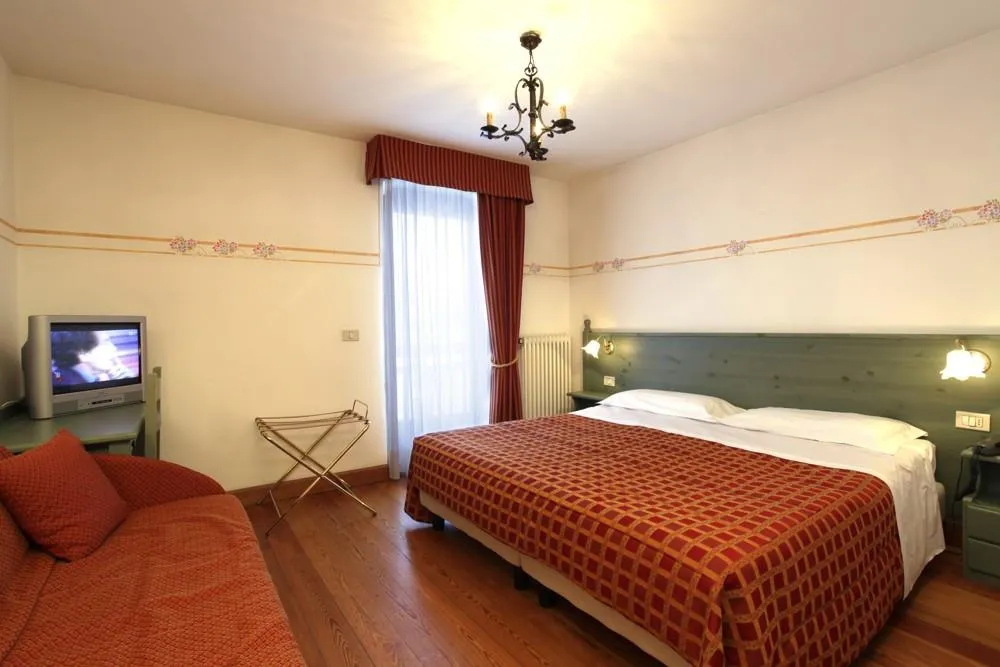 6denní zájezd (denní přejezd) s polopenzí a skipasem v ceně – hotely různé Passo Tonale a okolí