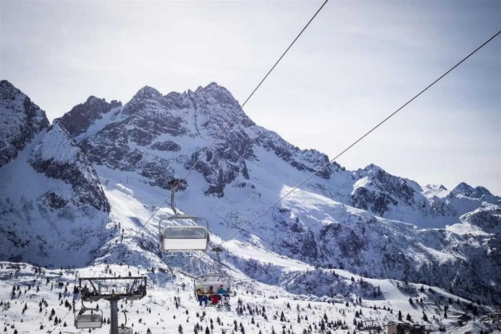 6denní zájezd s polopenzí a skipasem v ceně – hotely různé Passo Tonale a okolí