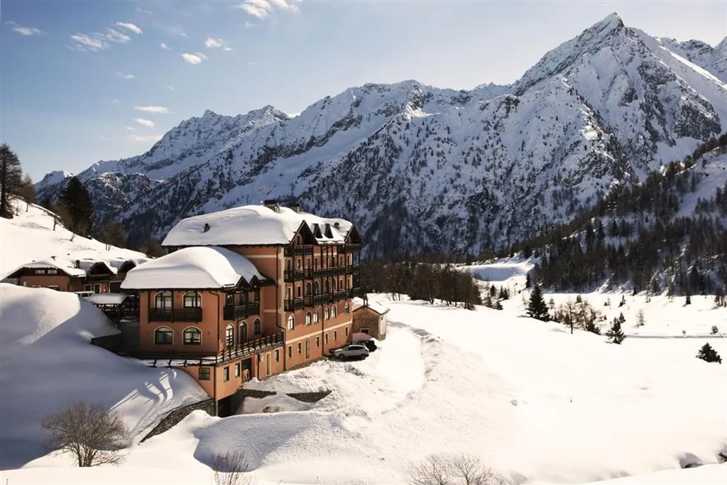 6denní zájezd s polopenzí a skipasem v ceně – hotely různé Passo Tonale a okolí
