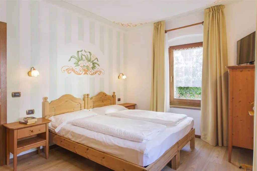 6denní zájezd (denní přejezd) s dopravou, polopenzí a skipasem v ceně – hotely různé Paganella