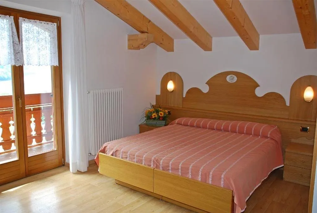 6denní zájezd (denní přejezd) s dopravou, polopenzí a skipasem v ceně – hotely různé Paganella