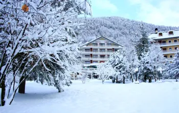 5denní zájezd s dopravou, polopenzí a skipasem v ceně – hotel Urri