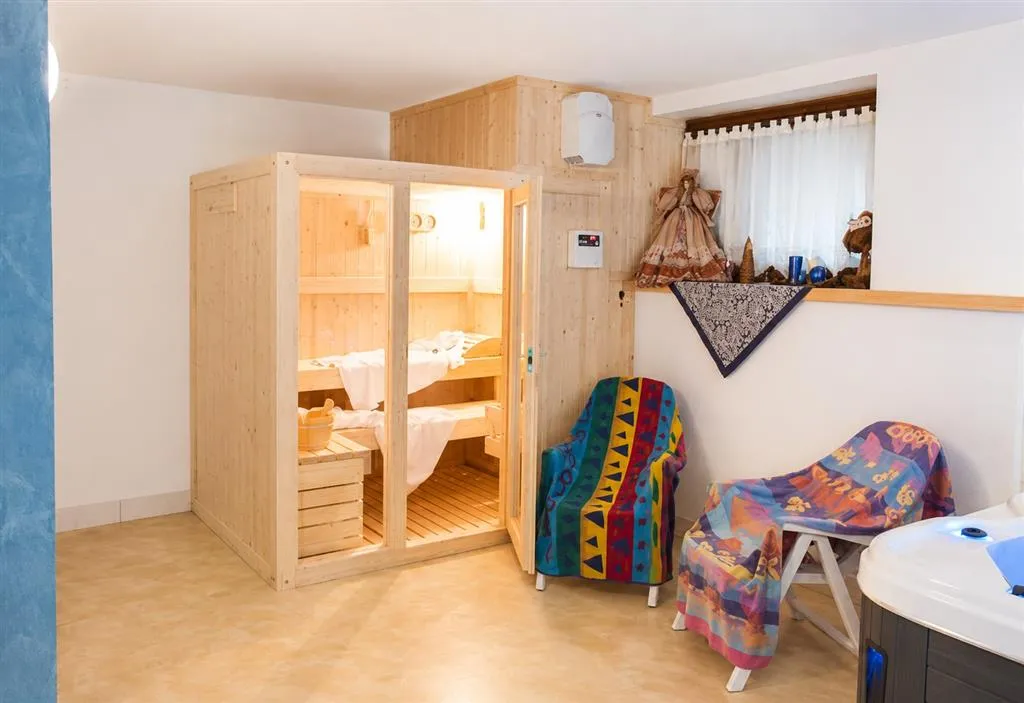 6denní zájezd (denní přejezd) s dopravou, polopenzí a skipasem v ceně – hotel Alpenrose Dolomiti
