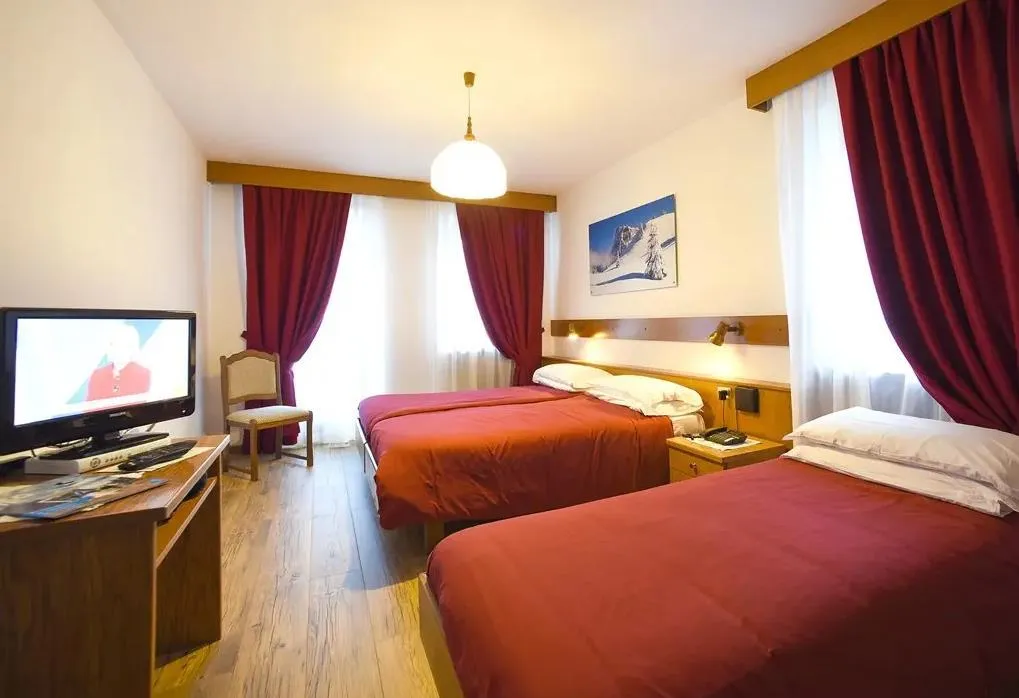 5denní zájezd (denní přejezd) s dopravou, polopenzí a skipasem v ceně – hotel Alpenrose Dolomiti