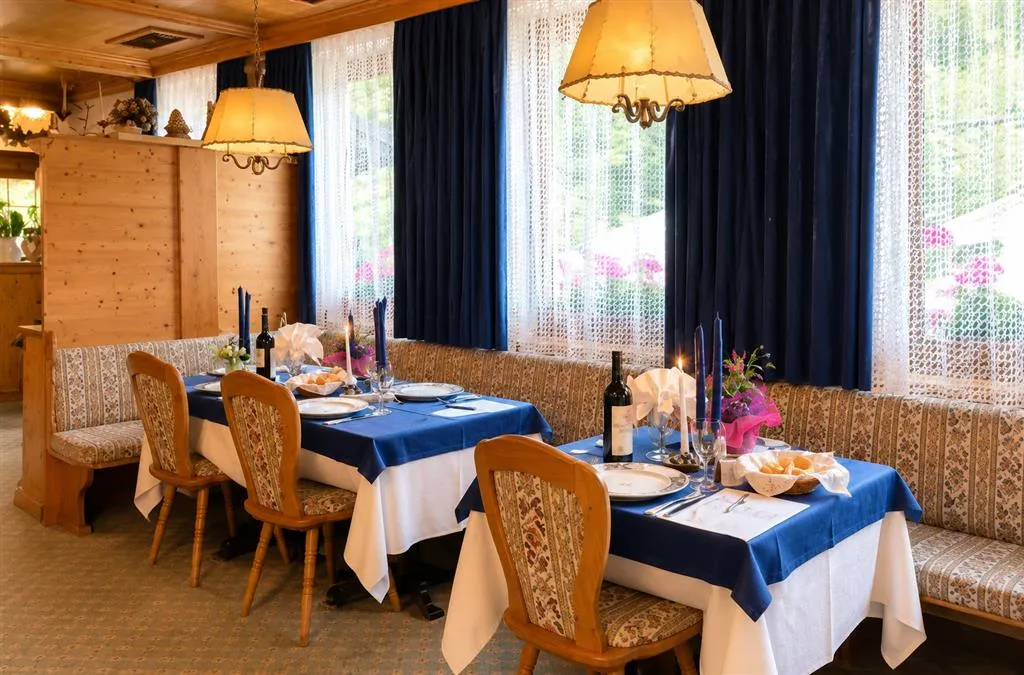 5denní zájezd (denní přejezd) s dopravou, polopenzí a skipasem v ceně – hotel Alpenrose Dolomiti