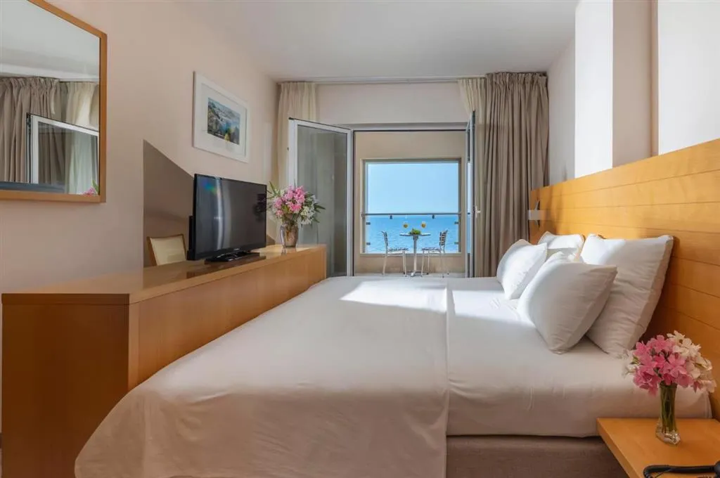Hotel La Luna 2027
