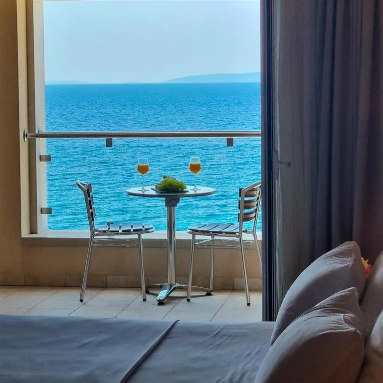 Hotel La Luna 2027