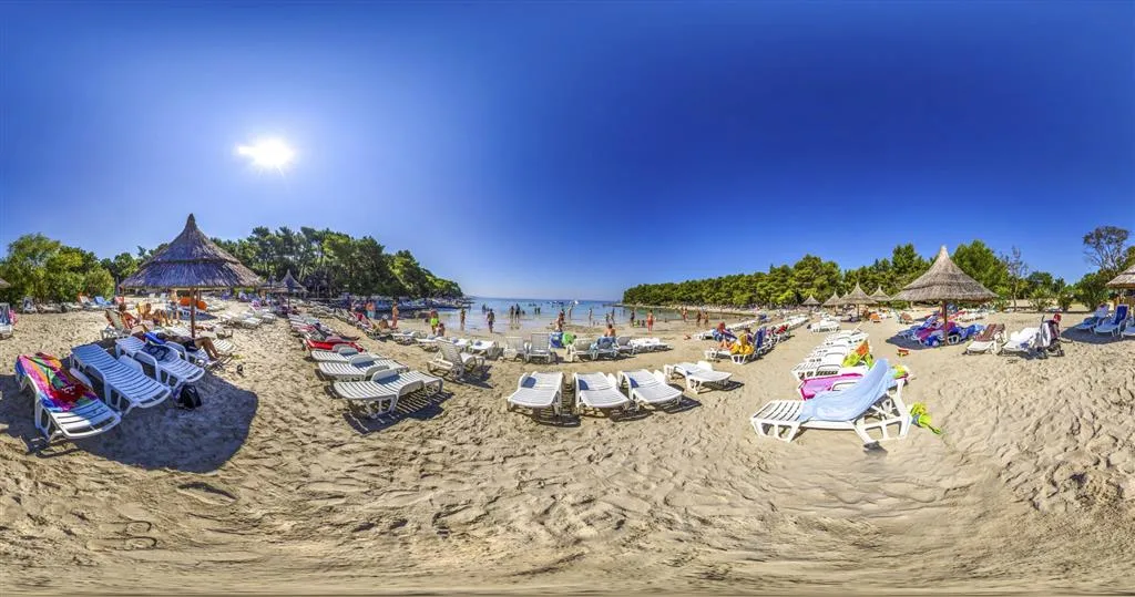Resort Pine Beach Pakoštane 2027