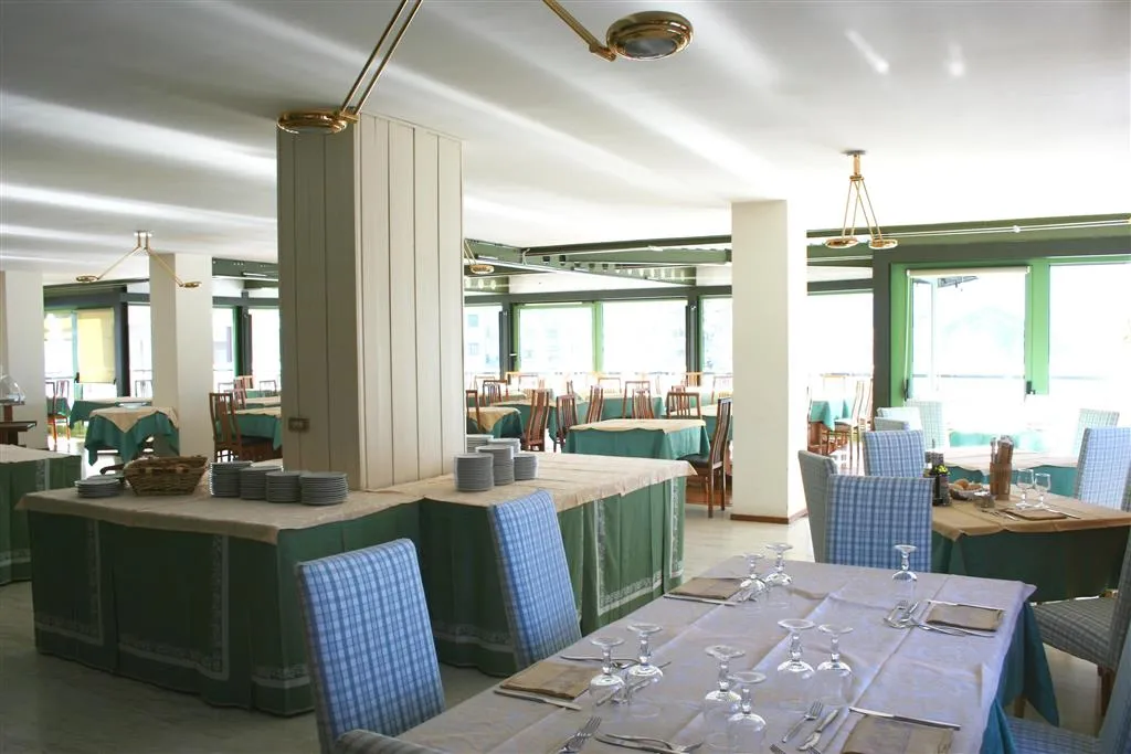 6denní zájezd (denní přejezd) s dopravou, polopenzí a skipasem v ceně – hotel Urri
