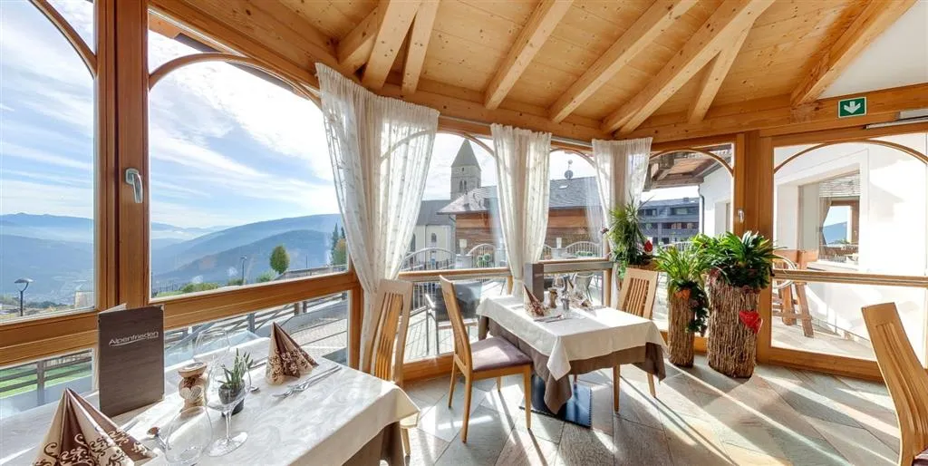 5denní zájezd (denní přejezd) s dopravou a polopenzí v ceně – hotel Alpenfrieden