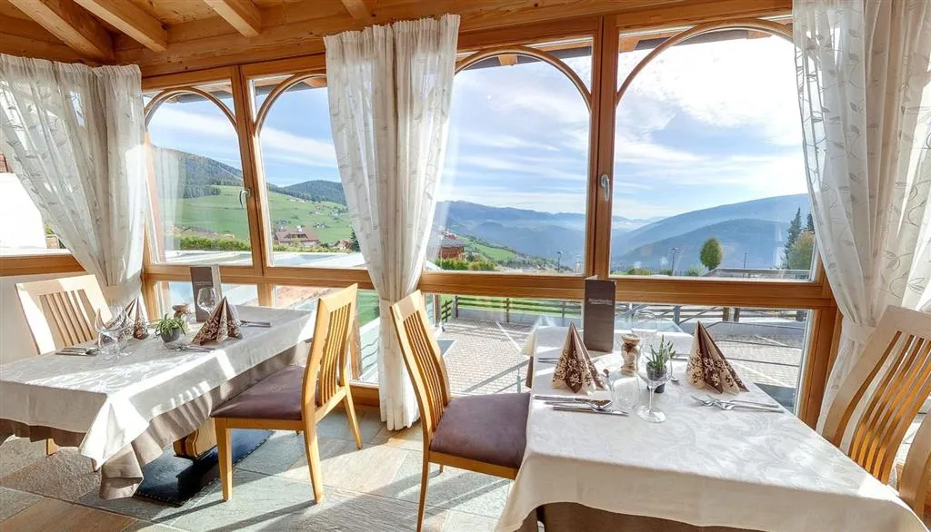 6denní zájezd (denní přejezd) s dopravou a polopenzí v ceně – hotel Alpenfrieden