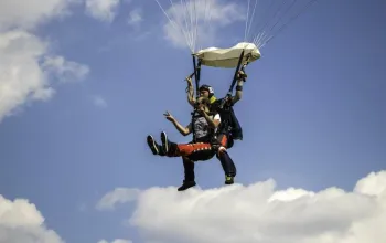 Tandemový seskok padákem
