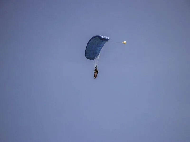 Tandemový seskok padákem