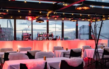 Tři chody, výrazné chutě a atmosféra Sky Baru nad Prahou
