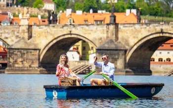 Romantický pobyt v Tančícím domě + piknik na Vltavě