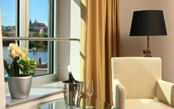Romantický pobyt v Tančícím domě + piknik na Vltavě