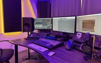 Vyzkoušejte si práci profesionálního DJe v moderním hudebním studiu