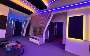 Vyzkoušejte si práci profesionálního DJe v moderním hudebním studiu