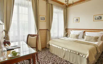Noc na zámku Chateau St. Havel + 6chodové menu pro 2, Praha