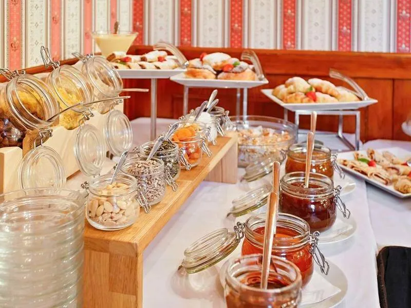 Noc na zámku Chateau St. Havel + 6chodové menu pro 2, Praha