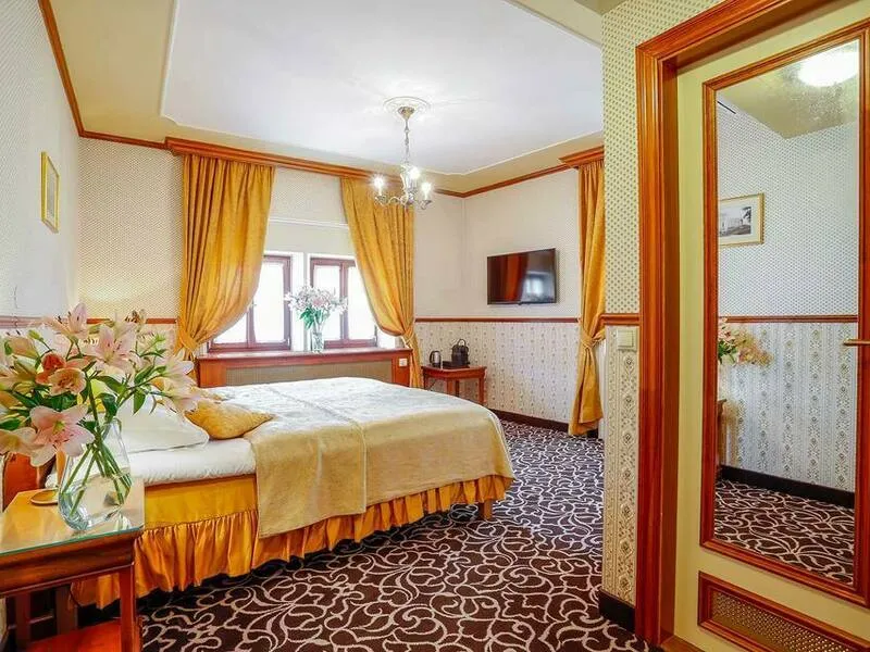 Noc na zámku Chateau St. Havel + 6chodové menu pro 2, Praha